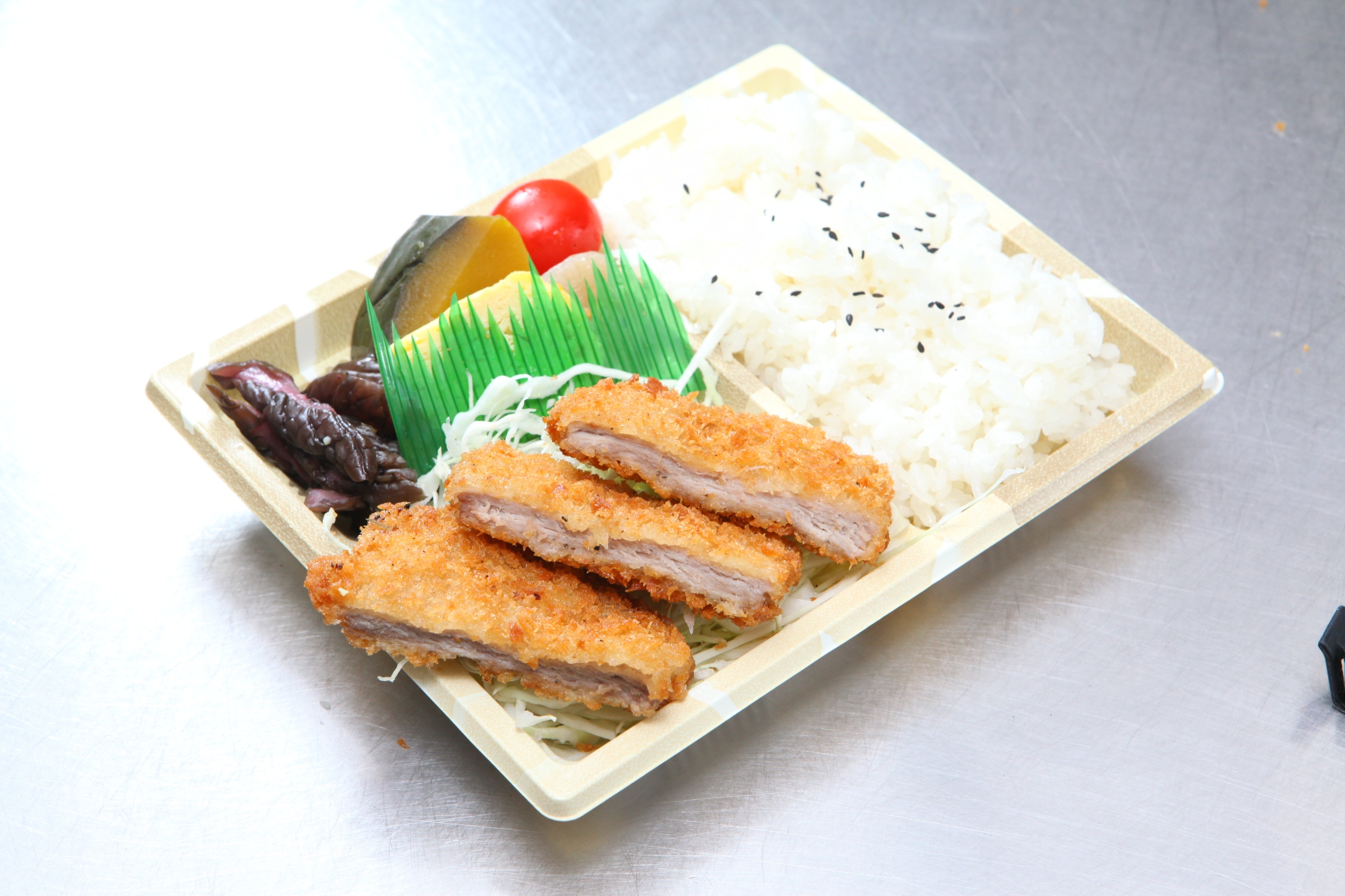 ハーフヒレカツ弁当