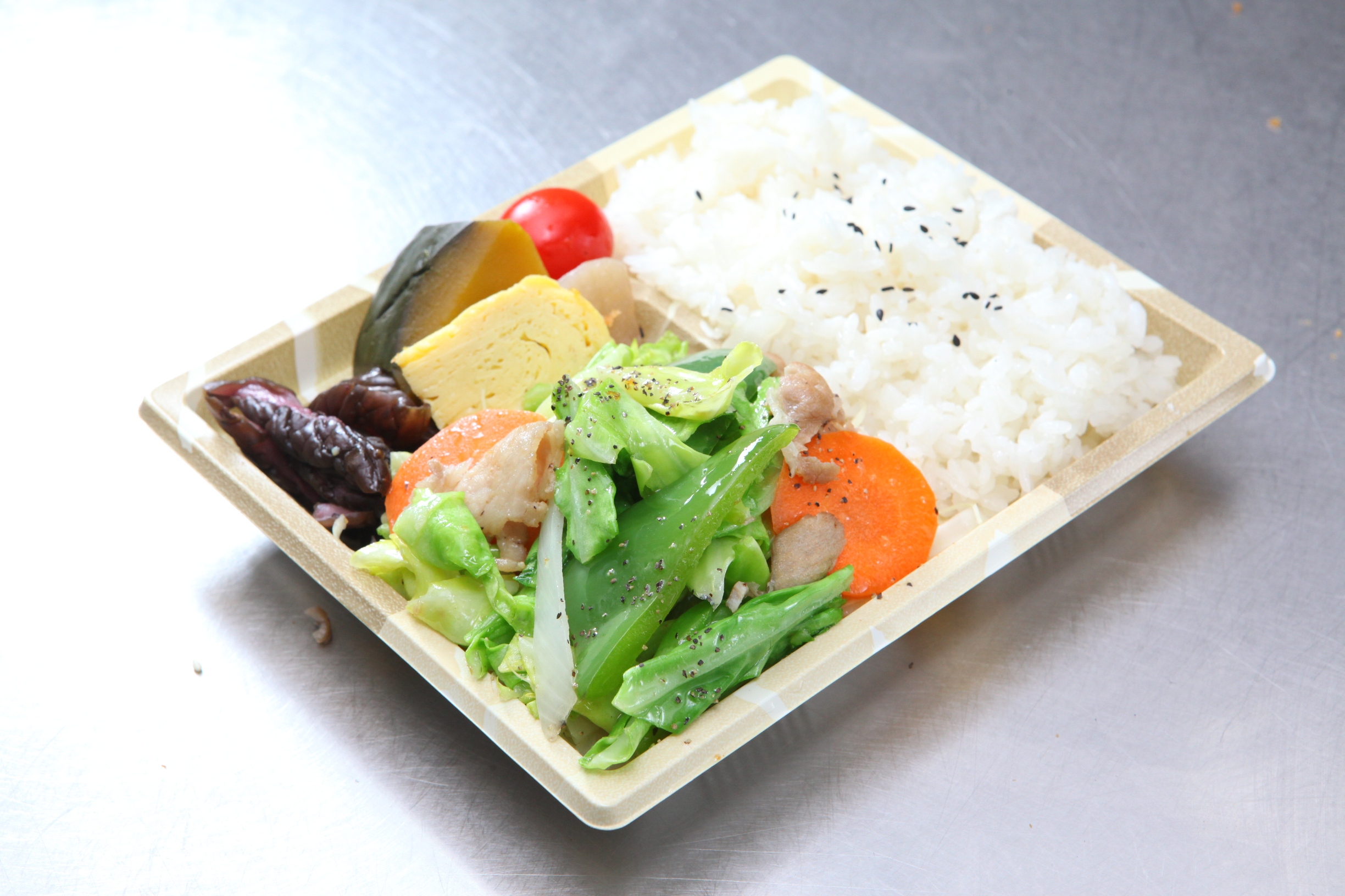 ハーフ豚バラ野菜炒め弁当